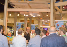 Stemilt once again had crowds of visitors due to the good work of magician David Harris who wowed people on both days of the show. He finished off by making apples and pears vanish, too.